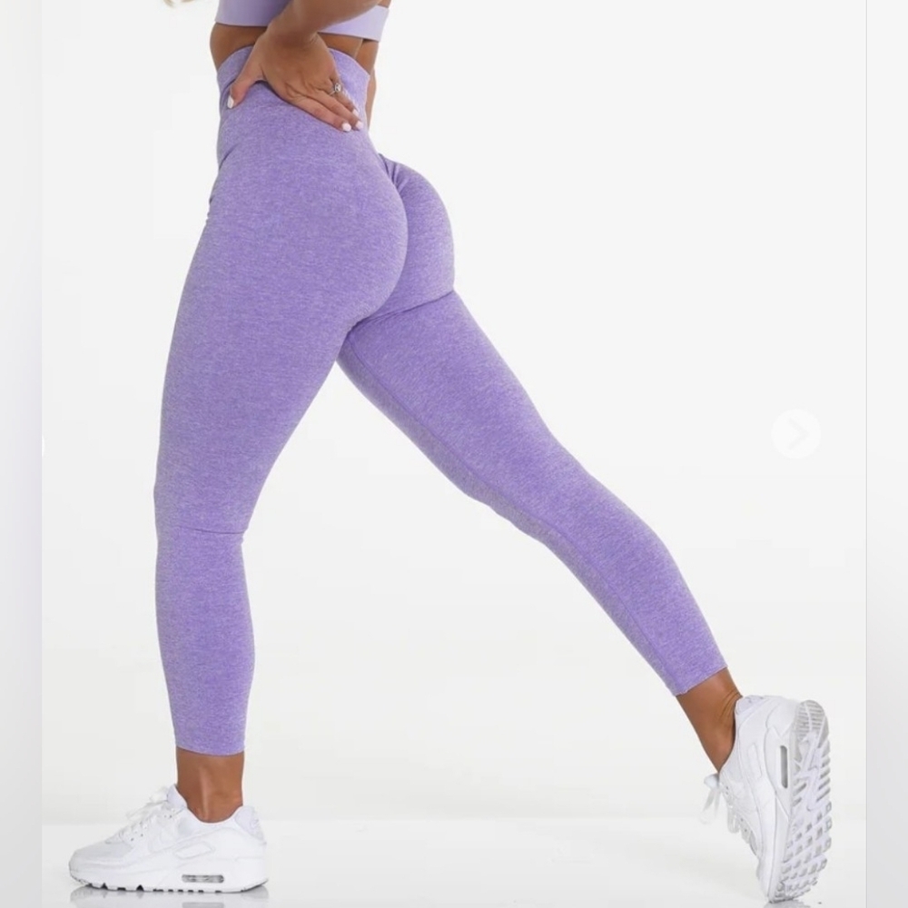 NVGTN Scrunch Seamless Leggings Size L Hi-Rise Lilac Ruched Back Activewear